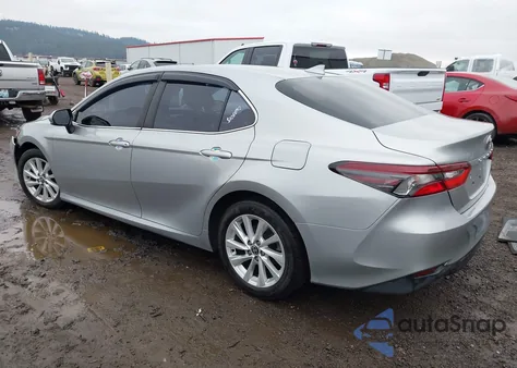 2021 Toyota Camry Le z USA, uszkodzony, nr VIN 4T1C11AK7MU443000